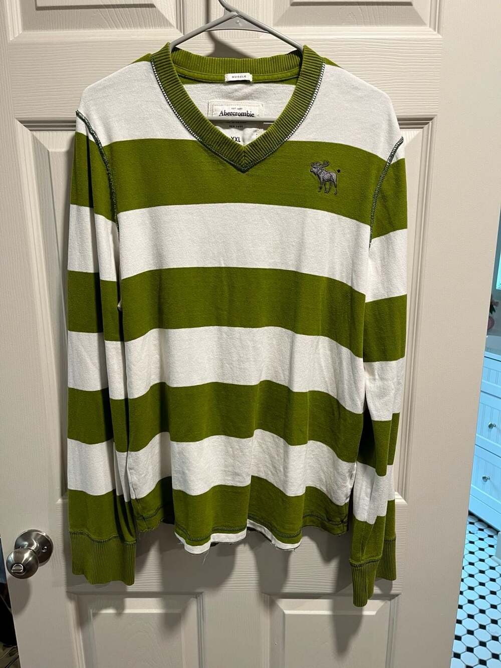 Abercrombie & Fitch Muscle Fit V-Neck Long Sleeve Striped Shirt XXL